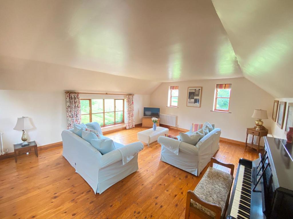 Country Barn On The Hill Villa Whitwell-on-the-Hill Екстериор снимка